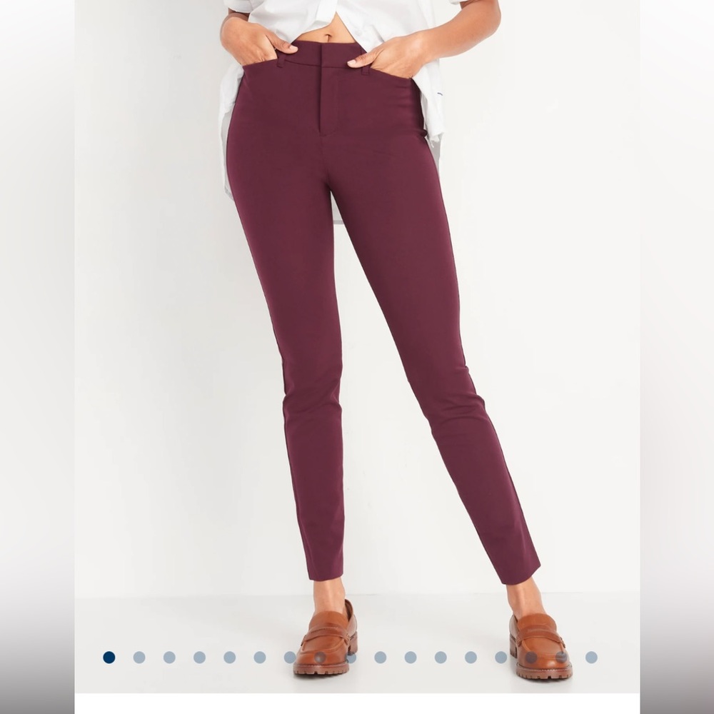 Old Navy pixie cut stretchy pants maroon in color. Size 4 tall
